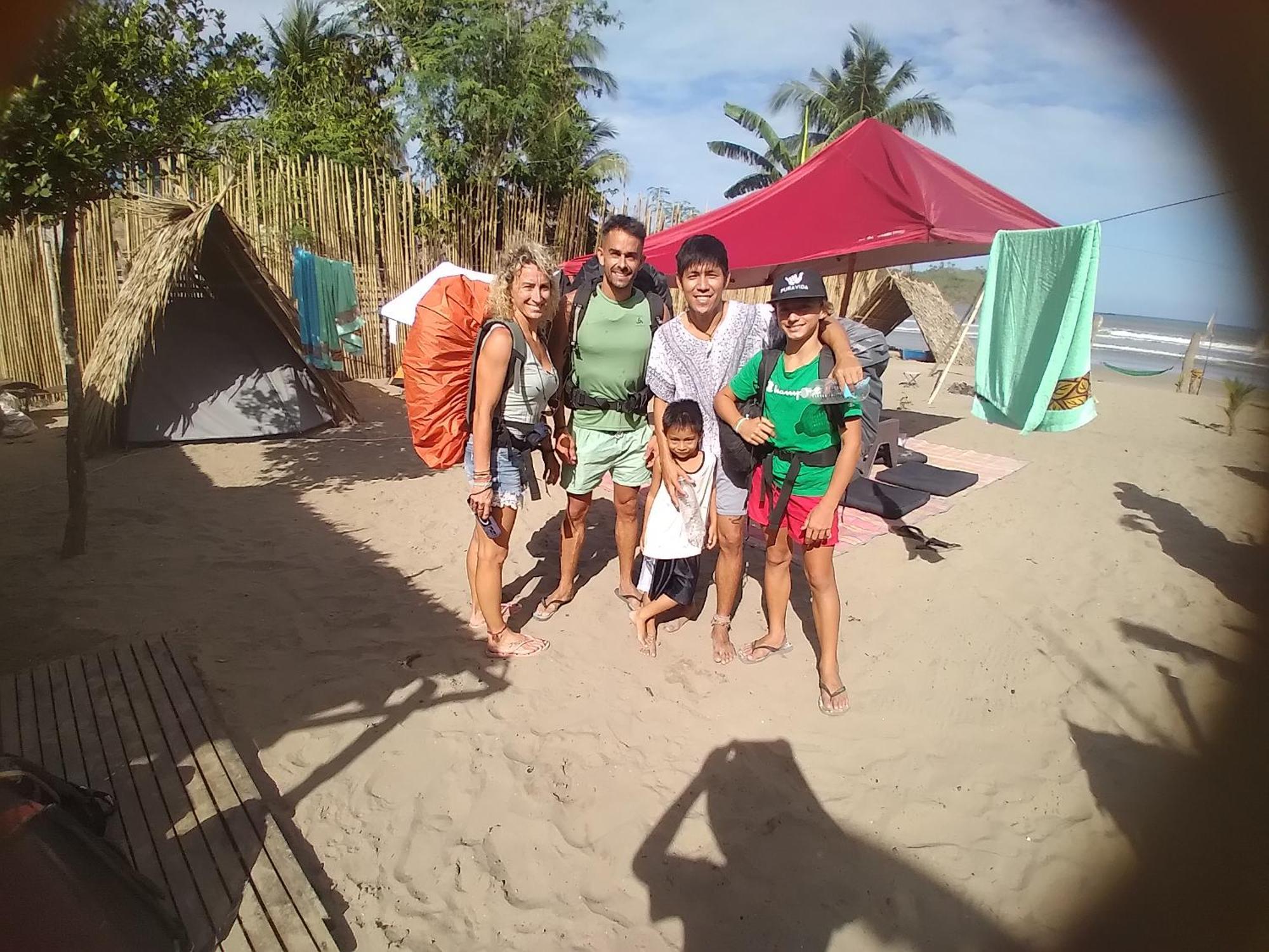 Bucana Kamp Payapa Beachfront Эль-Нидо Экстерьер фото