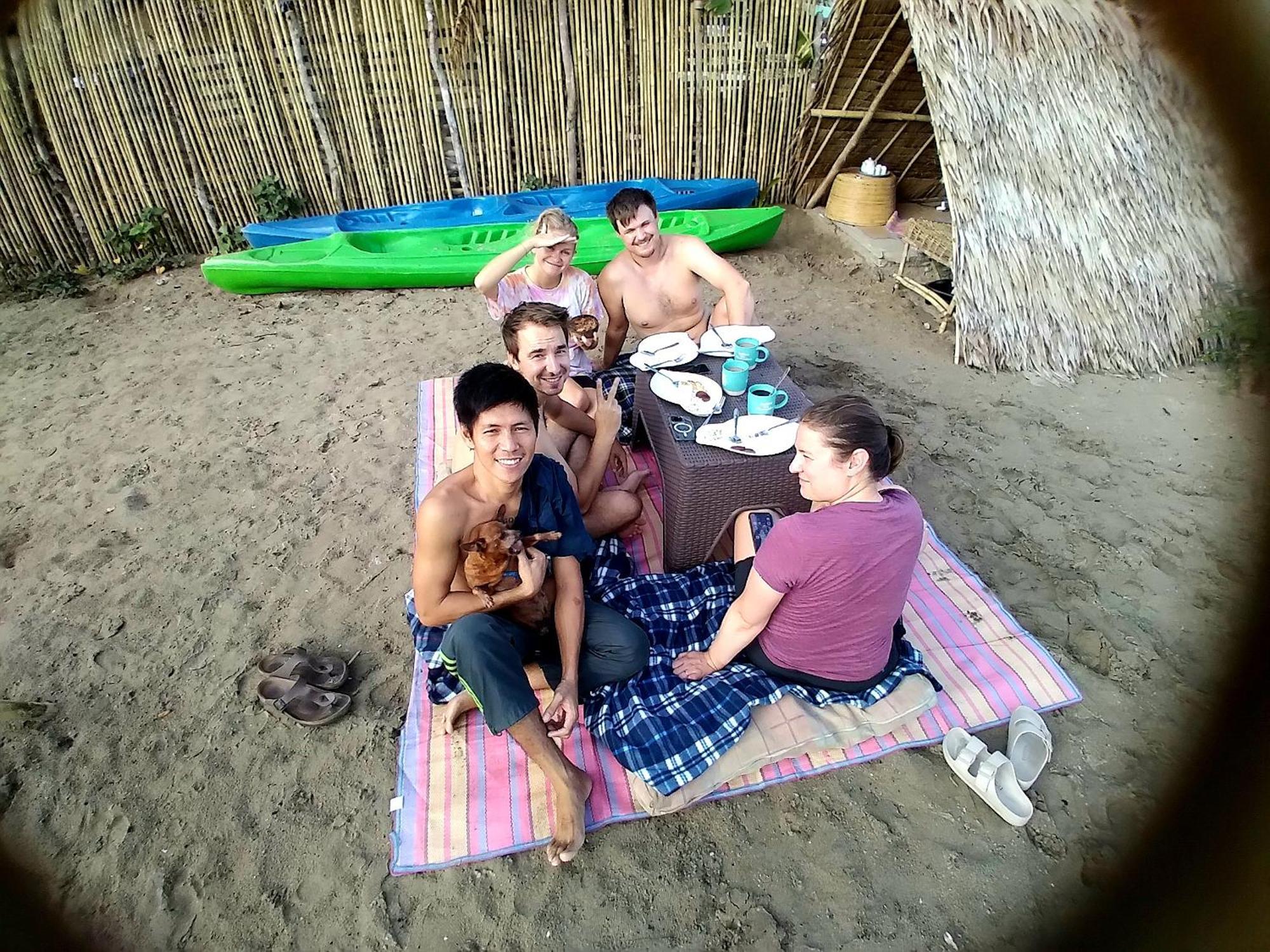 Bucana Kamp Payapa Beachfront Эль-Нидо Экстерьер фото
